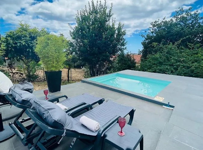 The Farm House.23 * Funchal (Madeira)